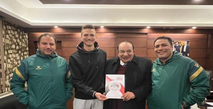 المقاولون العرب يتعاقد مع محمود عزت مدافع سموحة