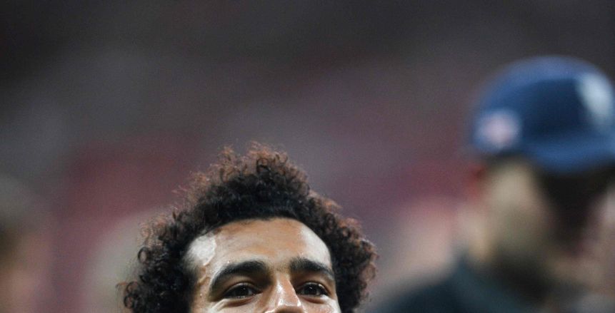 بالفيديو.. لحظة تتويج محمد صلاح بكأس السوبر الأوروبى