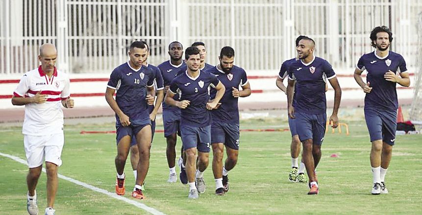 حافلة  الزمالك تصل ملعب «بتروسبورت»