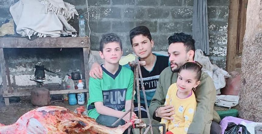 رجب بكار يحتفل بعيد الربيع بالشوي: "شقاوة قديمة بردو"
