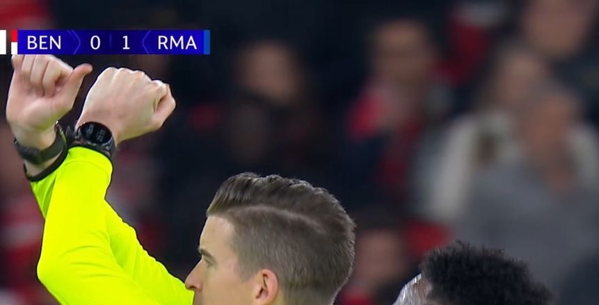 توقف مباراة ريال مدريد وبنفيكا بسبب العنصرية تجاه فينيسيوس