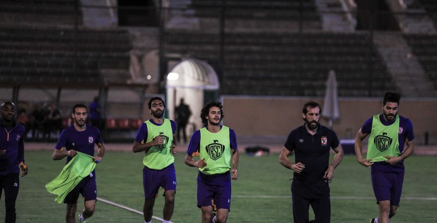 تدريبات تأهيلية لثلاثي الأهلي.. لاسارتي يُحاضر اللاعبين.. وإكرامي يواصل برنامجه العلاجي