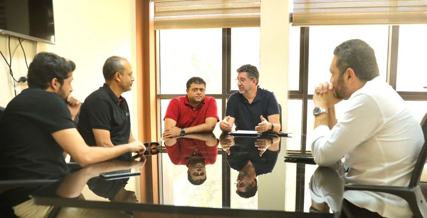 فيتوريا يجتمع مع مسؤولي الجونة وزد بعد الصعود للممتاز.. واعتذار بلدية المحلة