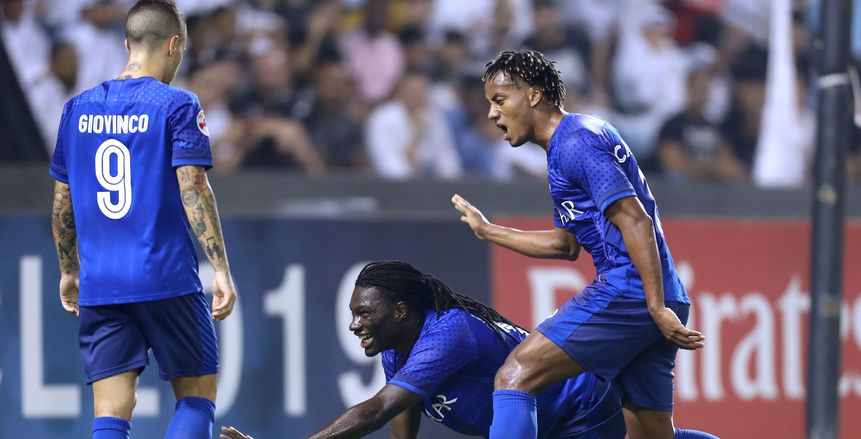 الهلال يلتهم ضمك بثلاثية قبل موقعة السد