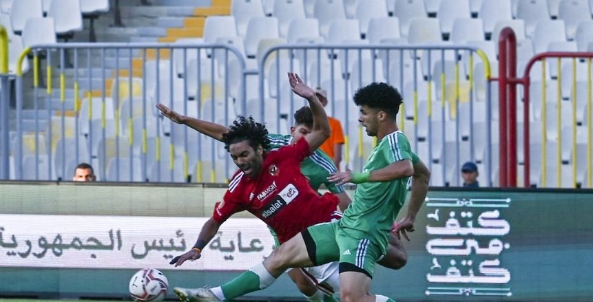 ناصر عباس يحسم الجدل حول صحة ركلة جزاء الأهلي أمام الاتحاد السكندري