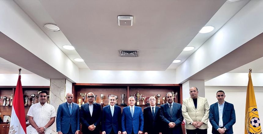 محافظ الإسماعيلية يلتقي اللجنة المؤقتة لإدارة الدراويش