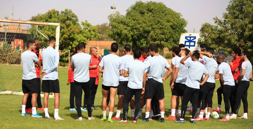 الأهلي يخوض مرانه الأخير في النيجر وجونسون يجتمع بالجهاز المعاون