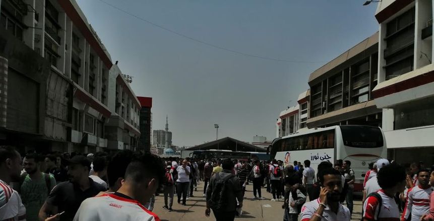 جماهير الزمالك تتوافد على النادي لشراء تذاكر نهائي الكونفدرالية