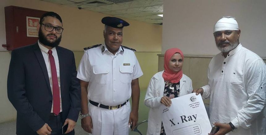 بالصور| نقل جمال عبد الحميد إلى مستشفى العام بالإسماعيلية بعد سقوط الأعمدة عليه