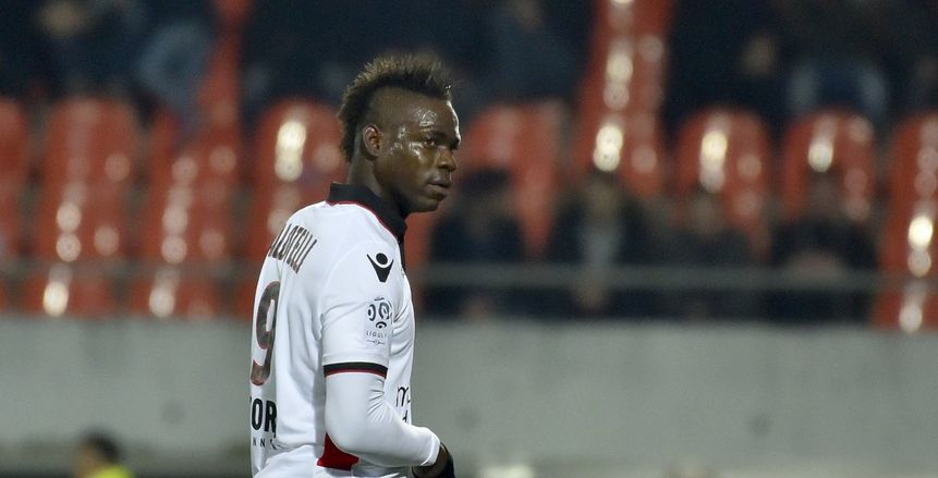 بالوتيلي يسجل ويتعرض للطرد مجددًا مع نيس في الدوري الفرنسي