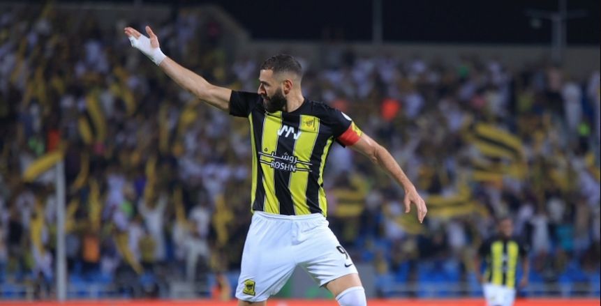 كريم بنزيما يقود هجوم اتحاد جدة أمام الوحدة