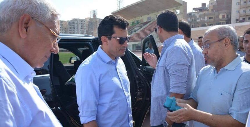 وزير الرياضة يتفقد استاد المنصورة ومركز شباب المدينة