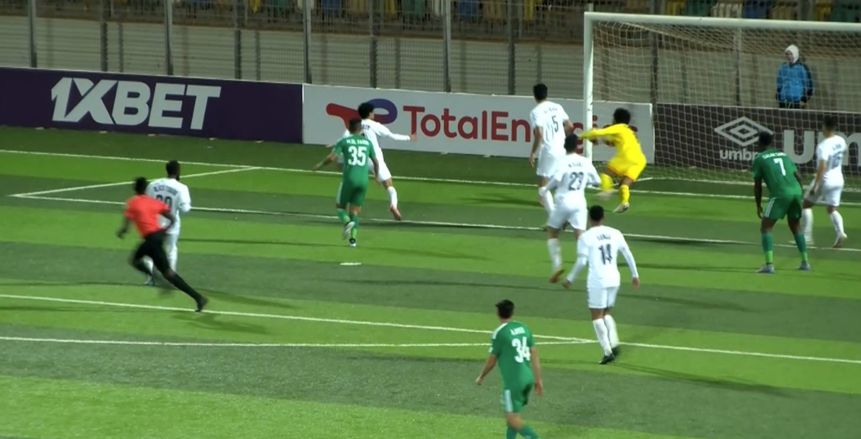 عمر جابر يسجل هدفا في مرماه بلقاء بيراميدز وأهلي طرابلس بالكونفدرالية