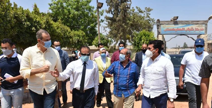 وزير الرياضة يتفقد مركزي شباب الهايكستب والسلام ثالث (صور)
