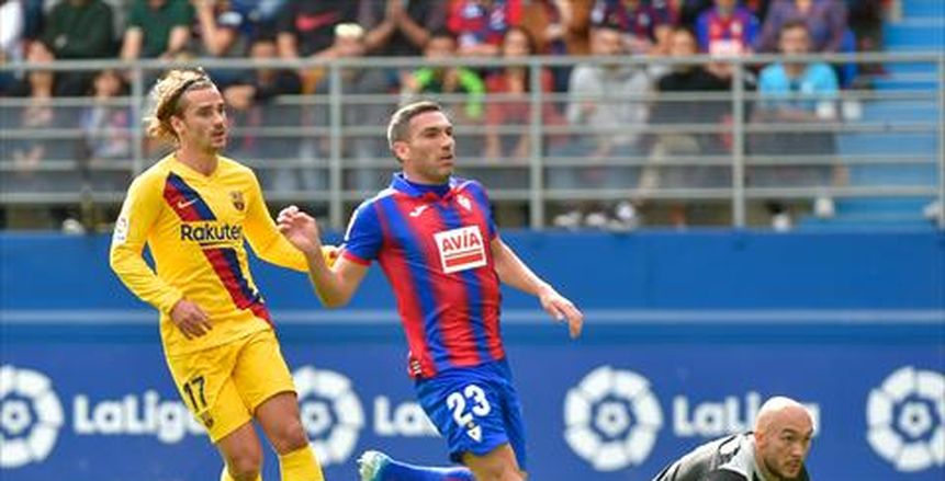 بالفيديو.. برشلونة يعتلي صدارة الدوري الإسباني مؤقتا بثلاثية في إيبار