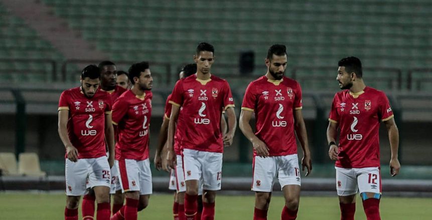 الأهلي يؤدي صلاة الجمعة بفندق الإقامة بالمغرب