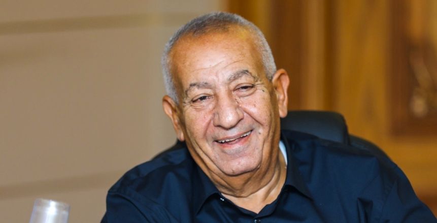 مصدر: محاولات لإقناع كامل أبو علي رئيس المصري بالاستمرار في منصبه