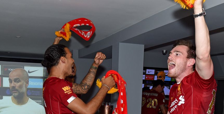 بقميص الأبطال.. لاعبو ليفربول يحتفلون بلقب الدوري الإنجليزي بالرقص والغناء (فيديو)