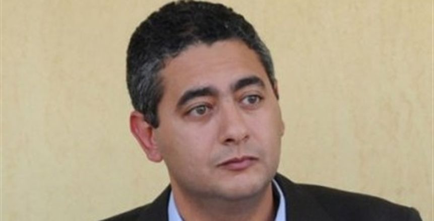 مروان هشام وجمال هليل يطمئنان على «طائرة الأهلي»