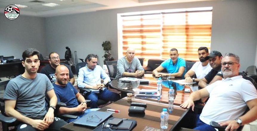 بركات يجتمع بالجهاز الفنى للمنتخب الأولمبي لمناقشة ترتيبات المعسكر المقبل