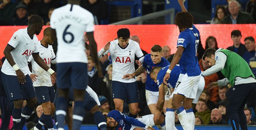 الدوري الإنجليزي.. توتنهام يتعادل مع إيفرتون وسط إصابة مروعة لجوميز (فيديو)