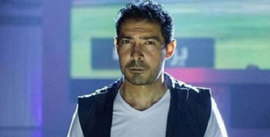 سر تواجد مؤمن زكريا و"بركات" في مدرجات مباراة مصر وأوروجواي