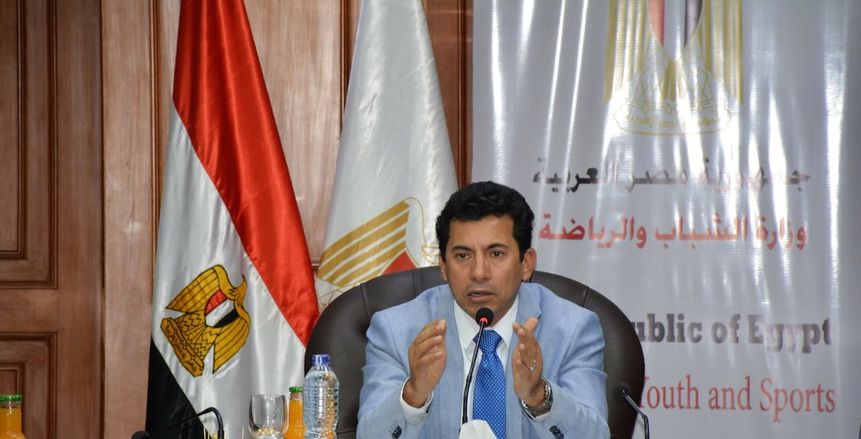 وزير الشباب والرياضة ينعي أسر شهداء المنيا