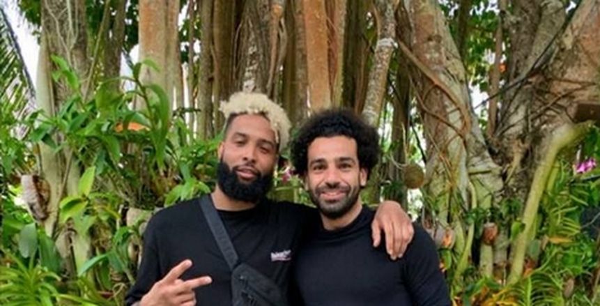 محمد صلاح ينشر صورته مع بيكهام في دبي