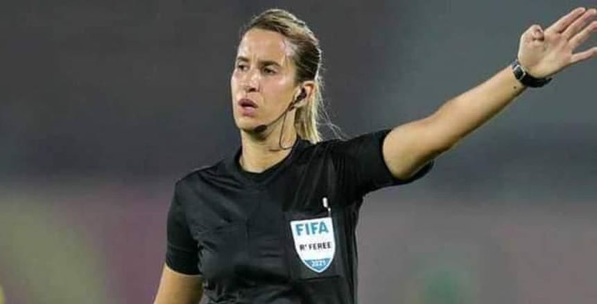 بشرى كربوبي أول حكمة عربية في كأس الأمم.. ظهرت في مباراة لمنتخب مصر
