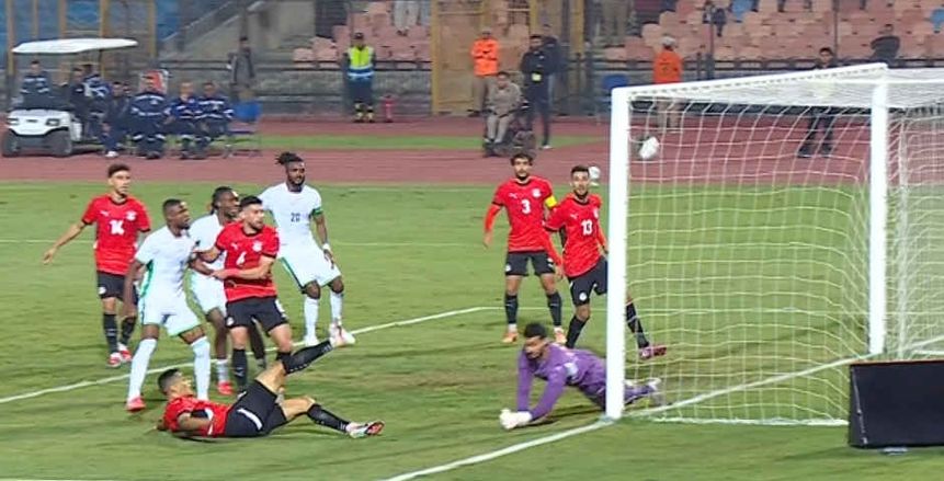 بعد خطأه في ودية نيجيريا.. هل يستبعد الشناوي من مباراة مصر وزيمبابوي؟