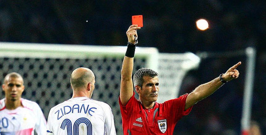 حكم نهائي مونديال 2006 يتحدث عن كواليس «نطحة زيدان» لمدافع إيطاليا