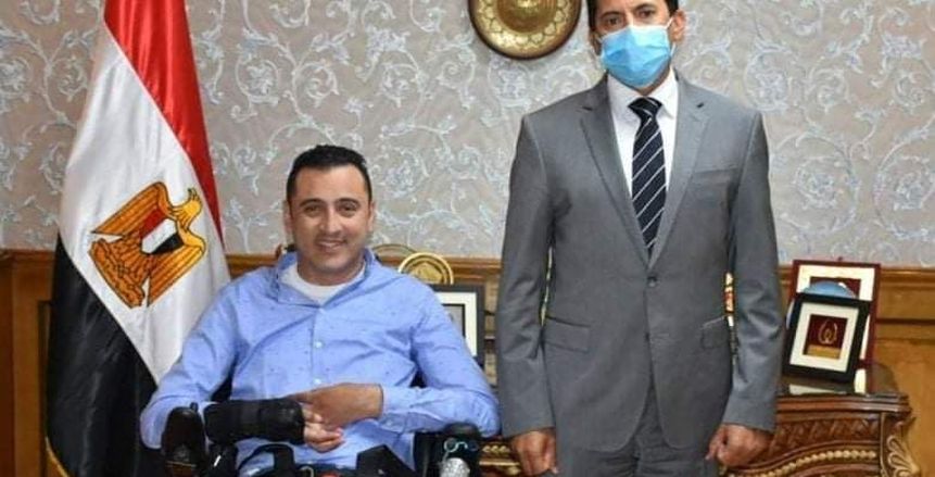 وزير الشباب والرياضة يستقبل السباح العالمي ولاء حافظ