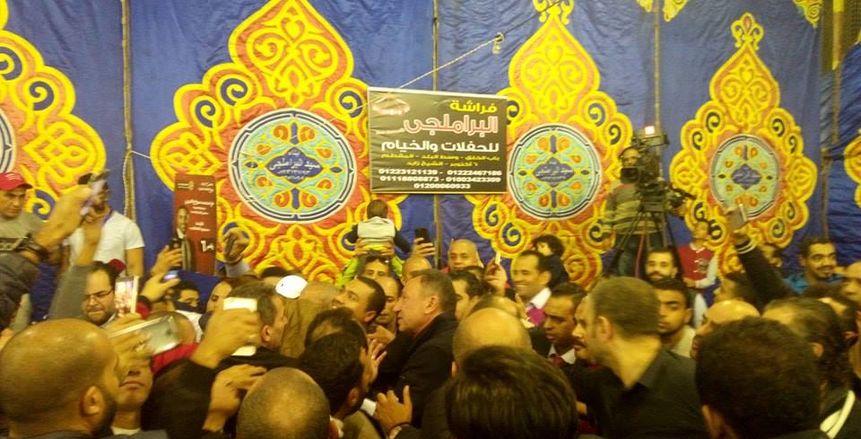 أنصار "الخطيب" يحتفلون بفوزه بالألعاب النارية