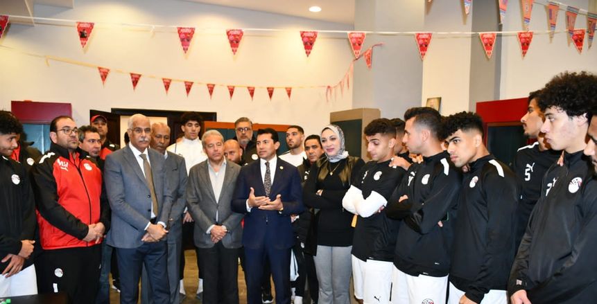 وزير الرياضة يلتقي لاعبي المنتخب الأولمبي قبل مواجهة زامبيا