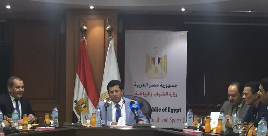 وزير الرياضة يكشف كواليس جديدة في أزمة «صلاح» مع اتحاد الكرة
