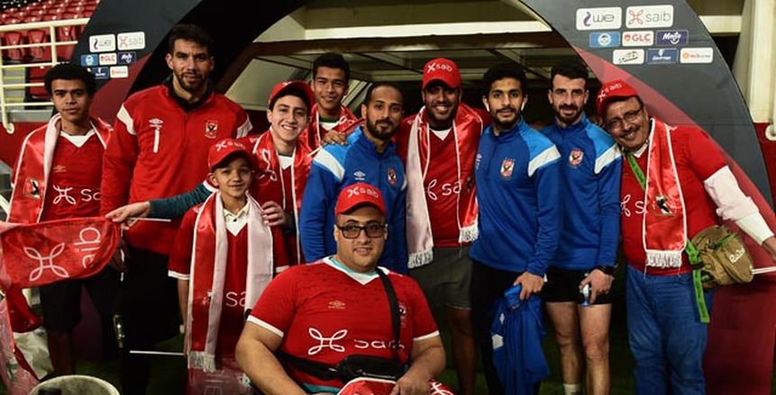 صور تذكارية لنجوم الأهلي مع أطفال "57357" في الإمارات