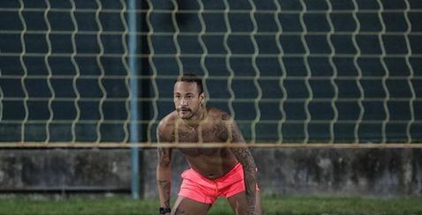 بعد أزمة "الكرة الطائرة".. مستشار نيمار: اللاعب يحترم قواعد الحجر المنزلي