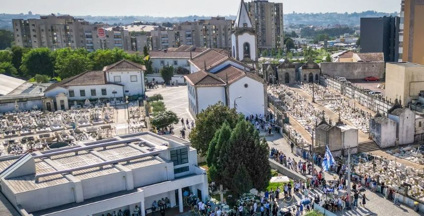 دموع الوداع.. نجوم ليفربول في جنازة ديويو جوتا