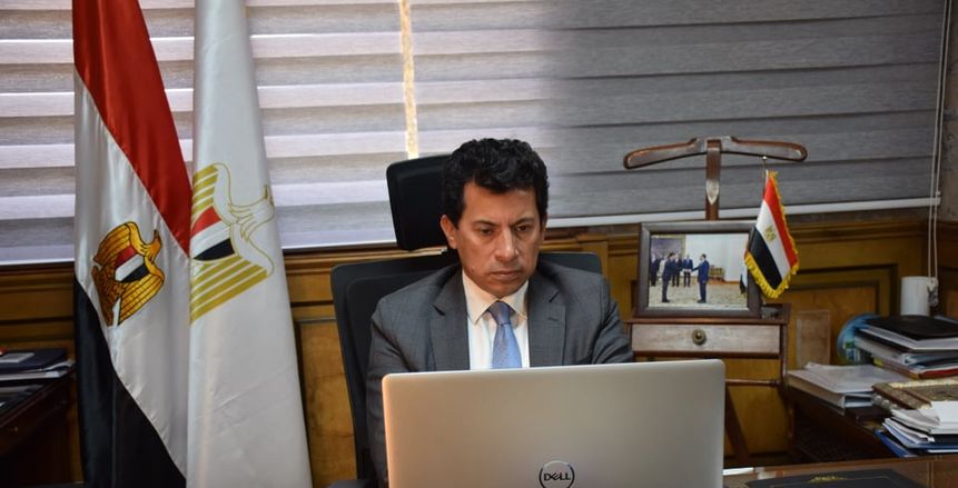 بصورة مع السيسي.. وزير الرياضة يستعيد ذكريات افتتاح بطولة أمم أفريقيا بمصر