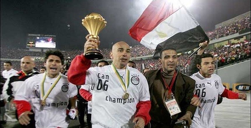 بقميص الفراعنة مع توأمه.. حسام حسن يلمح لتدريب منتخب مصر
