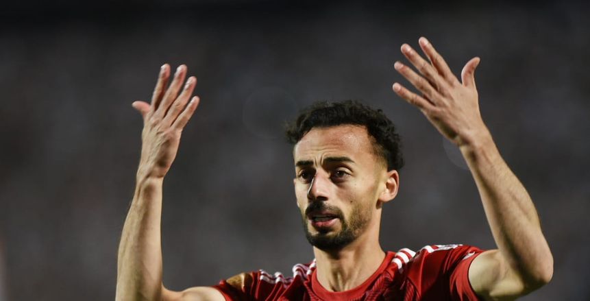 الحزم السعودي يضع إدارة الأهلي في مأزق بسبب أحمد عبد القادر