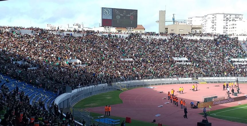 على أنغام «سطلانة».. جماهير الرجاء تحتفل بالفوز على نهضة بركان (فيديو)