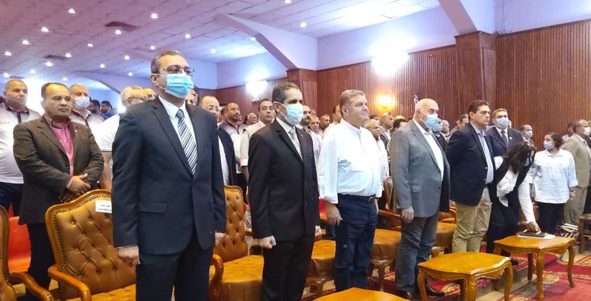 وزير قطاع الأعمال ومحافظ الغربية يكرمان فريق غزل المحلة (صور)