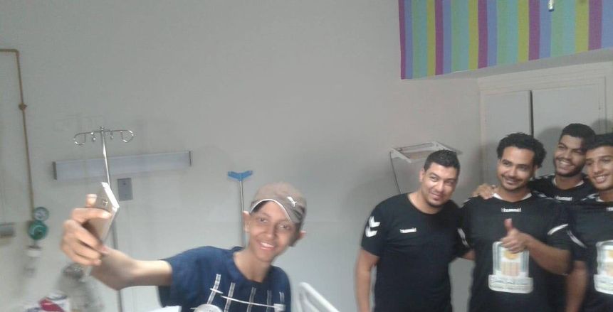 منتخب مصر لناشئي اليد يزور مستشفى سرطان الأطفال ببرج العرب