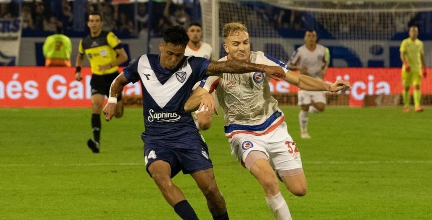 واقعة طريفة في الدوري الأرجنتيني.. بطلها مشجع وحارس مرمى