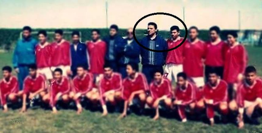 صورة نادرة لحسام البدري مع عماد متعب في قطاع الناشئين بالأهلي