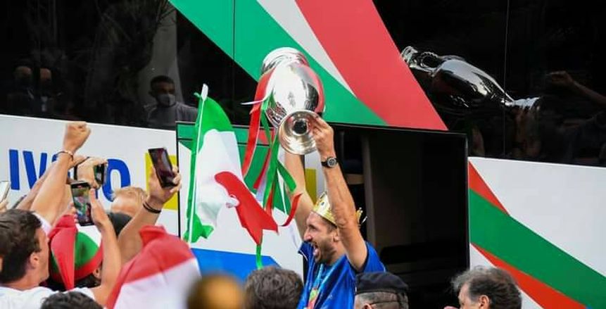 استقبال الأبطال.. منتخب إيطاليا يصل روما حاملا لقب يورو 2020 (فيديو)