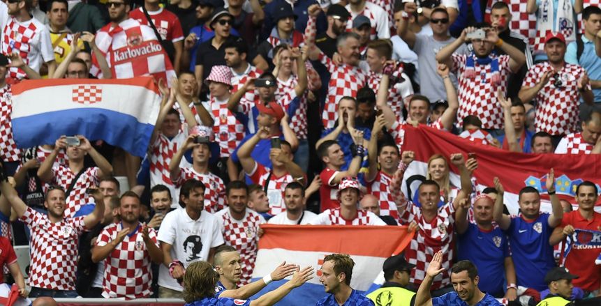 عاجل| توقف مباراة كرواتيا وتشيكيا بسبب الشماريخ