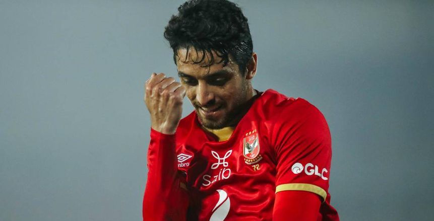 إصابة طاهر محمد طاهر ويغادر مباراة الأهلي ضد سونيديب