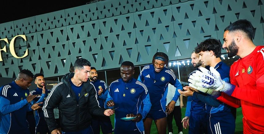 ساديو ماني يظهر في النصر لأول مرة بعد الفوز بكأس أفريقيا.. ماذا فعل رونالدو معه؟